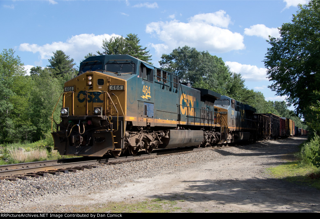 CSXT 464 Leads M426 at Rockingham Jct. 